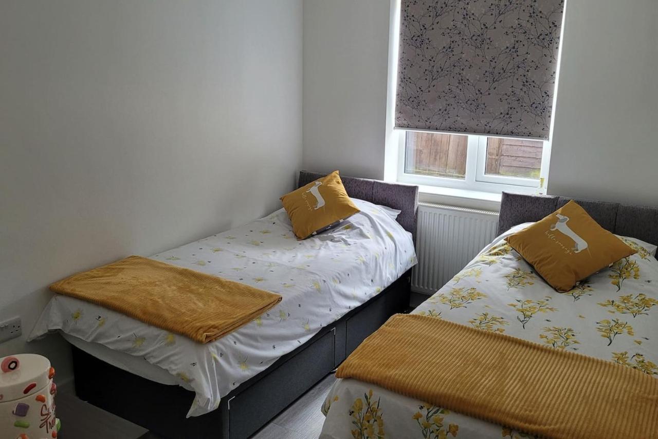 Two Bedroom In Apartment *